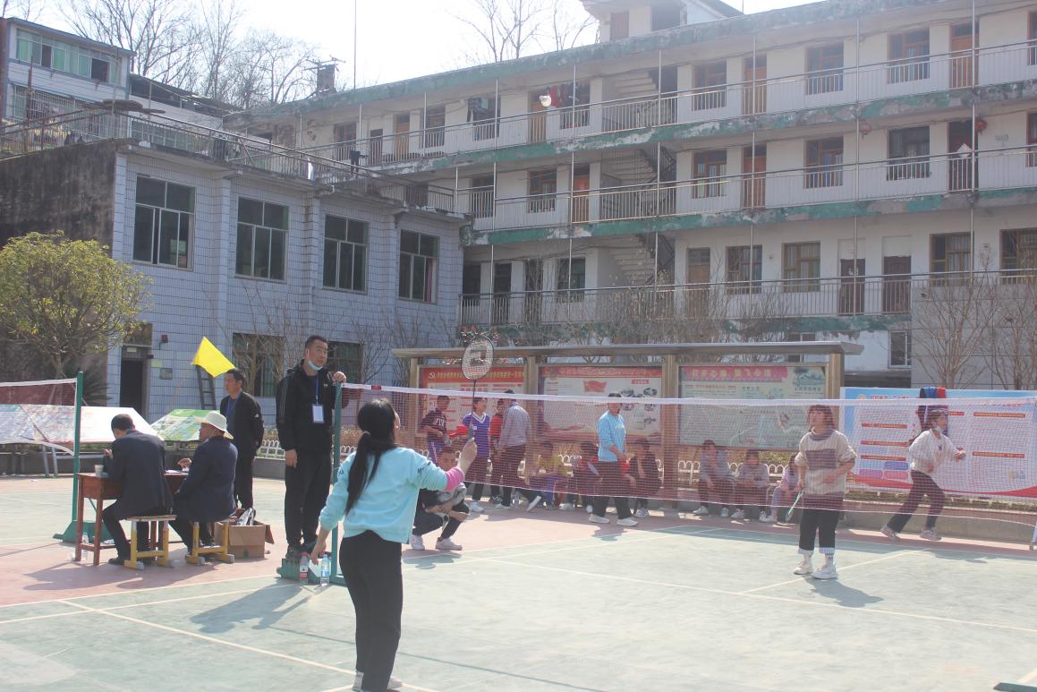 平昌县镇龙中学开展丰富多彩的课后延时服务活动