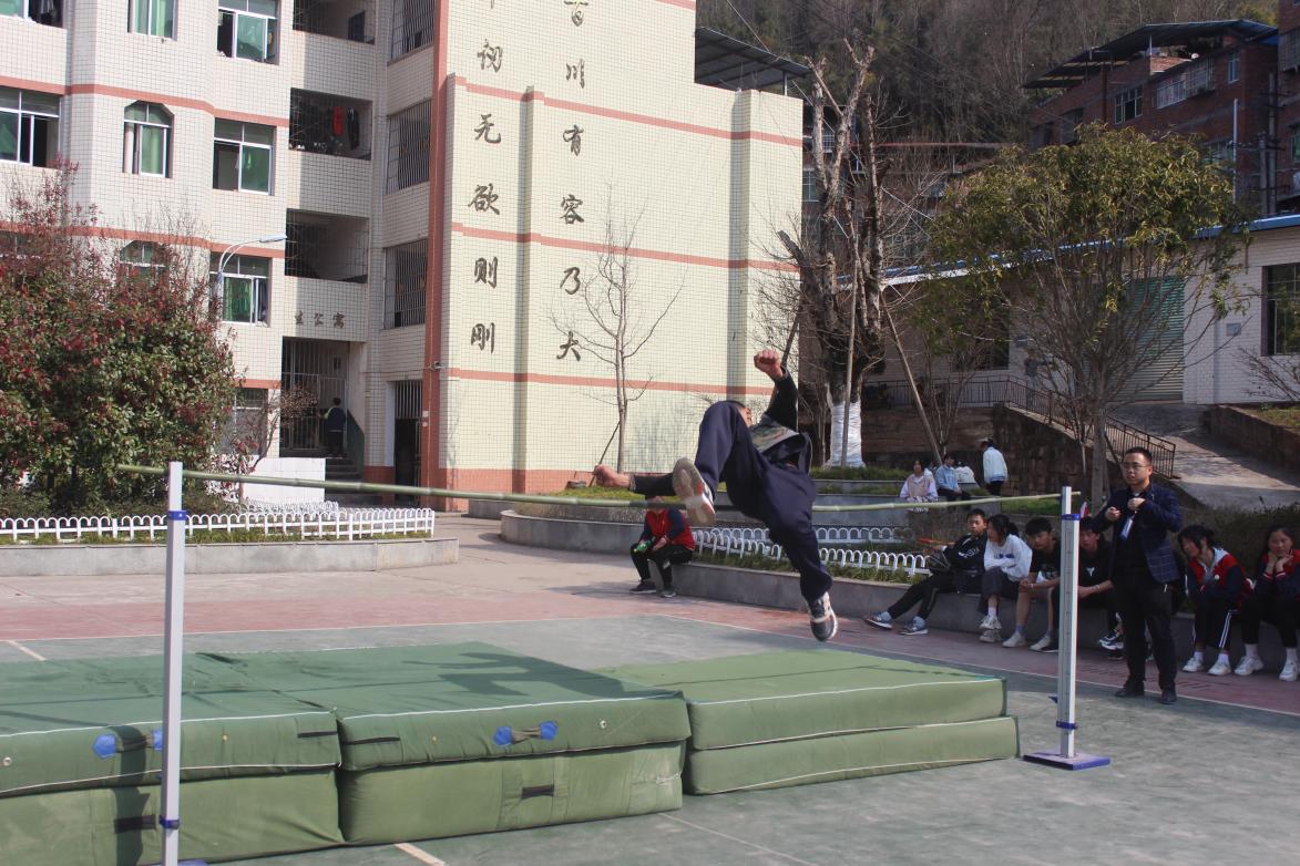 平昌县龙岗初级中学图片