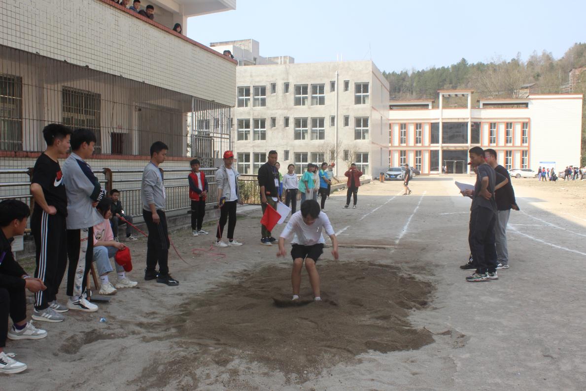 平昌县泥龙中学图片